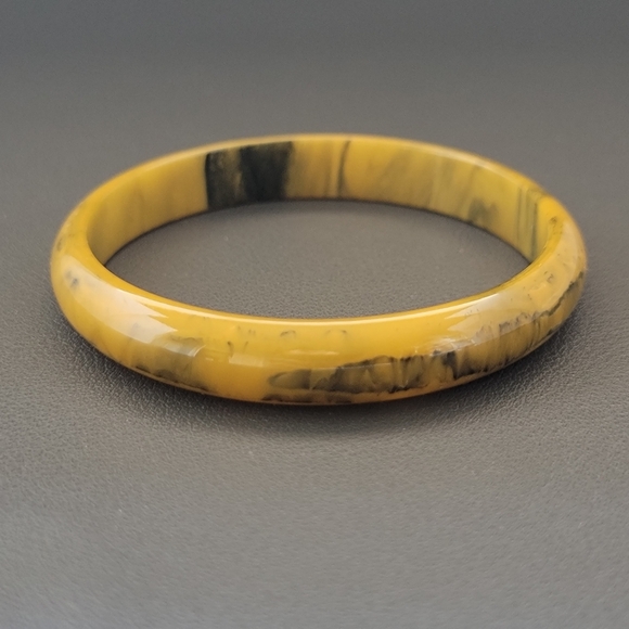 Estate Jewelry - Authentic Vintage Marbled Butterscotch Bakelite Bangle